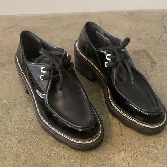 Louis Vuitton - Picture 1 of 4